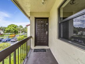 8535 Casa Del Lago F, Boca Raton FL 33433