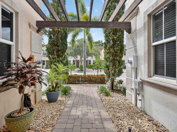 8337 Cocoplum Sound Lane, West Palm Beach FL 33411