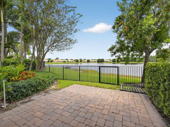 8337 Cocoplum Sound Lane, West Palm Beach FL 33411