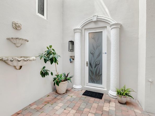 1776 Bay Dr, Pompano Beach FL 33062