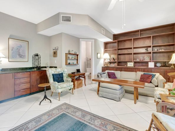 1776 Bay Dr, Pompano Beach FL 33062