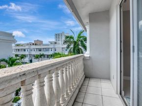 1776 Bay Dr, Pompano Beach FL 33062