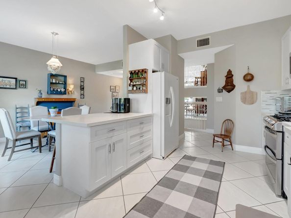 1776 Bay Dr, Pompano Beach FL 33062