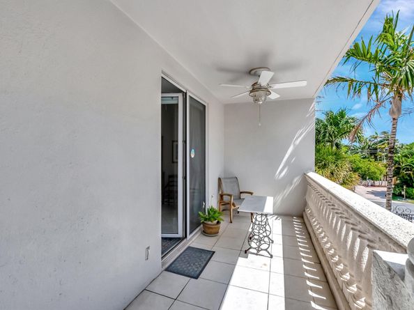1776 Bay Dr, Pompano Beach FL 33062