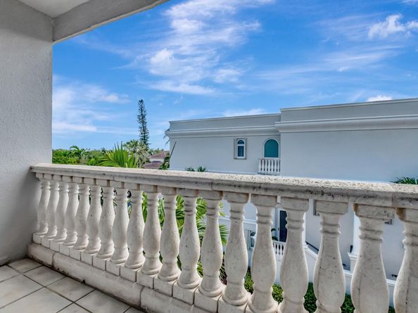 1776 Bay Dr, Pompano Beach FL 33062