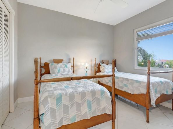 1776 Bay Dr, Pompano Beach FL 33062