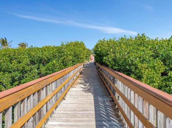 1776 Bay Dr, Pompano Beach FL 33062