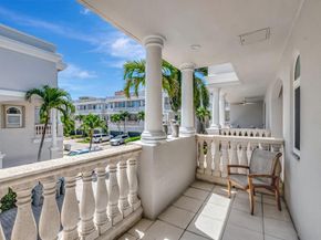 1776 Bay Dr, Pompano Beach FL 33062