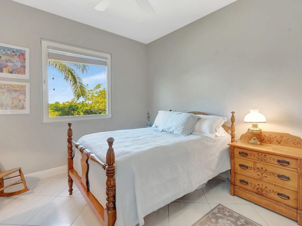 1776 Bay Dr, Pompano Beach FL 33062