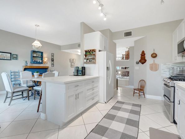 1776 Bay Dr, Pompano Beach FL 33062