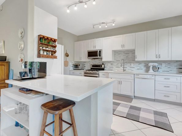 1776 Bay Dr, Pompano Beach FL 33062