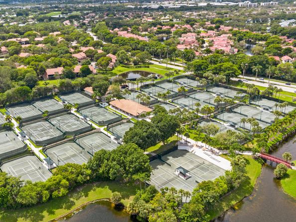 5600 Coach House Circle E, Boca Raton FL 33486