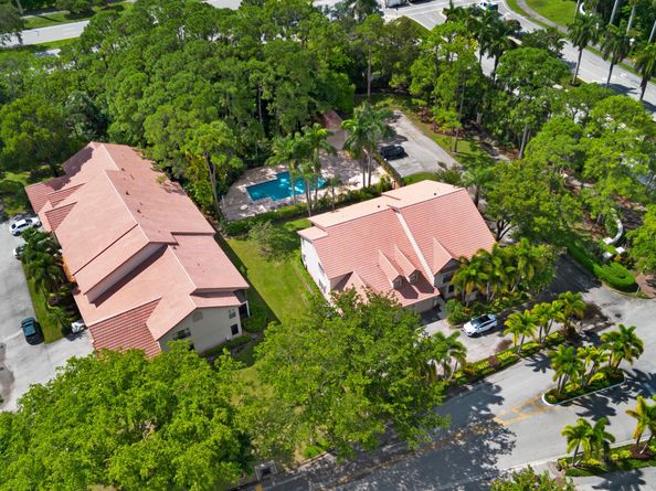 5600 Coach House Circle E, Boca Raton FL 33486