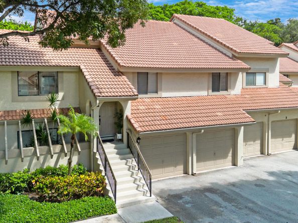 5600 Coach House Circle E, Boca Raton FL 33486