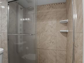 942 NE 199th St 401, Miami FL 33179