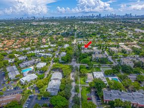 942 NE 199th St 401, Miami FL 33179