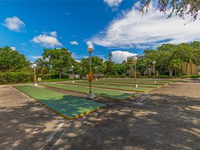 942 NE 199th St 401, Miami FL 33179