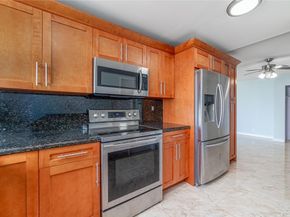 942 NE 199th St 401, Miami FL 33179