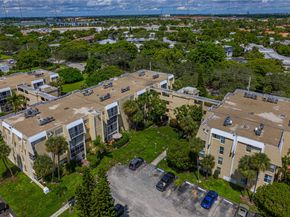 942 NE 199th St 401, Miami FL 33179