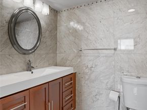 942 NE 199th St 401, Miami FL 33179