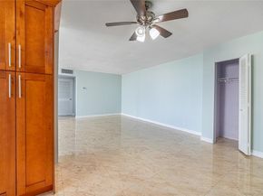 942 NE 199th St 401, Miami FL 33179