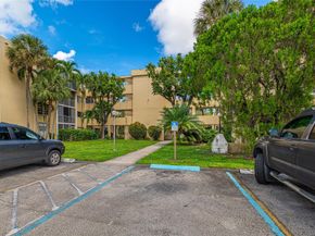 942 NE 199th St 401, Miami FL 33179