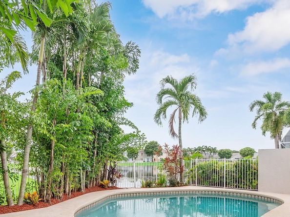 106 Newberry Ln, Royal Palm Beach FL 33414