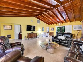 900 SE 13th Ct, Deerfield Beach FL 33441
