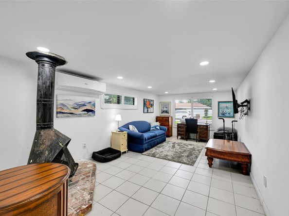 900 SE 13th Ct, Deerfield Beach FL 33441