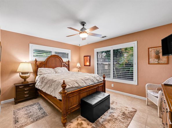 900 SE 13th Ct, Deerfield Beach FL 33441