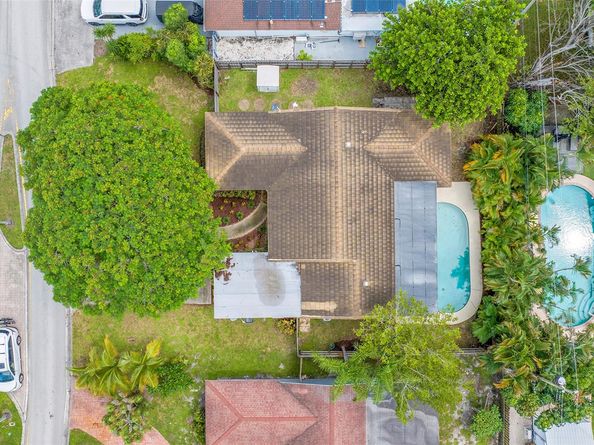 900 SE 13th Ct, Deerfield Beach FL 33441