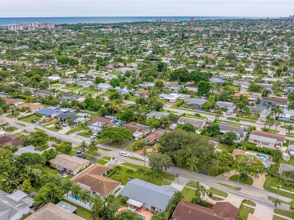 900 SE 13th Ct, Deerfield Beach FL 33441