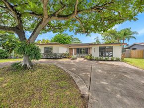 900 SE 13th Ct, Deerfield Beach FL 33441