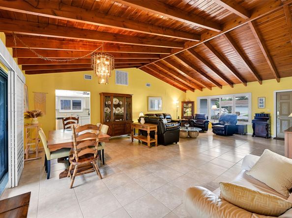 900 SE 13th Ct, Deerfield Beach FL 33441