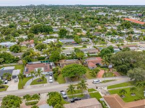 900 SE 13th Ct, Deerfield Beach FL 33441