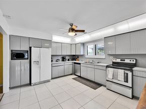 900 SE 13th Ct, Deerfield Beach FL 33441