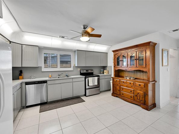 900 SE 13th Ct, Deerfield Beach FL 33441
