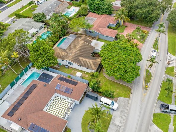 900 SE 13th Ct, Deerfield Beach FL 33441