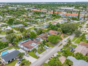 900 SE 13th Ct, Deerfield Beach FL 33441
