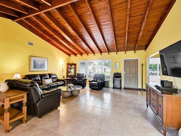 900 SE 13th Ct, Deerfield Beach FL 33441