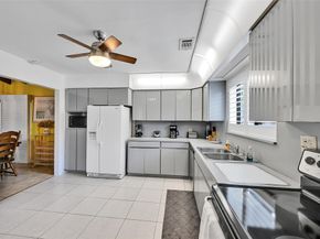 900 SE 13th Ct, Deerfield Beach FL 33441
