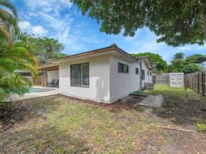 900 SE 13th Ct, Deerfield Beach FL 33441