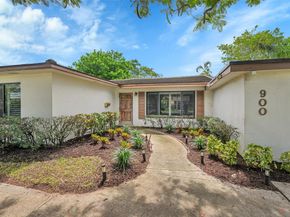 900 SE 13th Ct, Deerfield Beach FL 33441