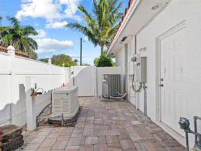 3250 Spanish River Dr, Pompano Beach FL 33062