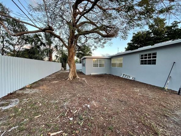 841 NE 51st St, Deerfield Beach FL 33064