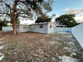 841 NE 51st St, Deerfield Beach FL 33064