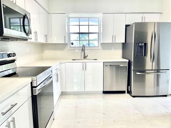 841 NE 51st St, Deerfield Beach FL 33064
