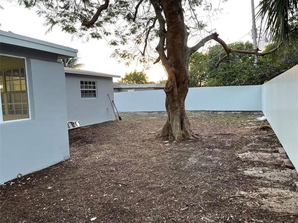 841 NE 51st St, Deerfield Beach FL 33064