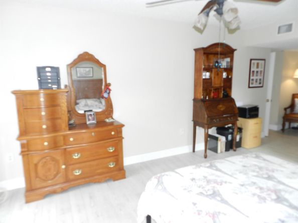 7 Greenway  Village N 103, Royal Palm Beach FL 33411