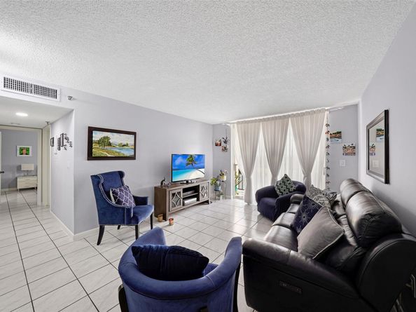 9688 Fontainebleau Blvd 610, Miami FL 33172